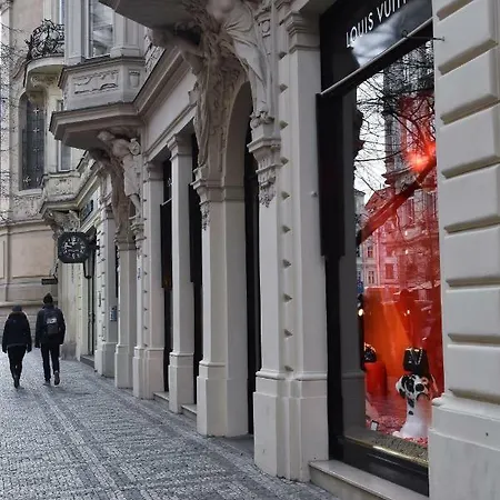 Drama Queen In Old Town Prague Exterior photo